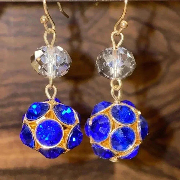 Beautiful Blue Glass Crystals Dangle Pierced Earrings - Picture 1 of 4